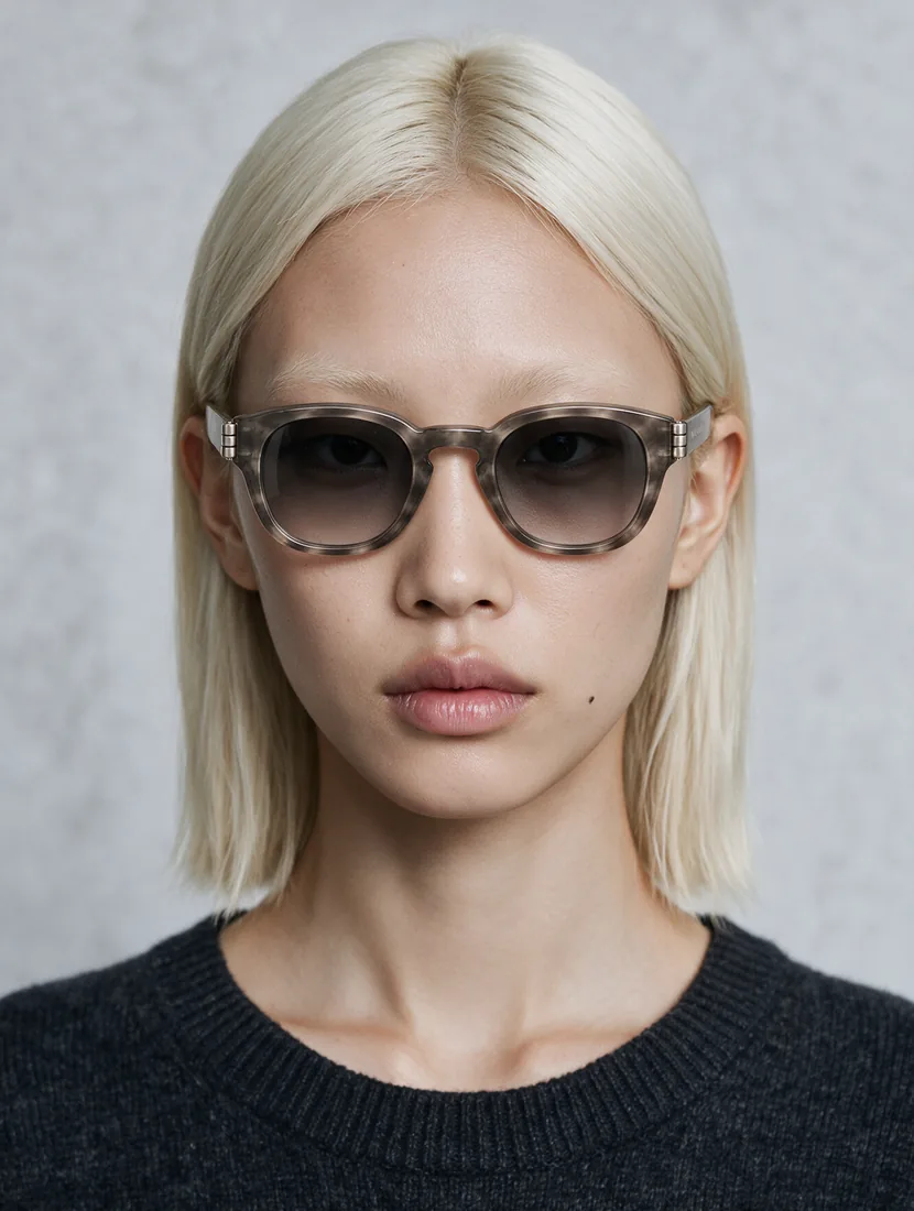 Aiko Velora wearing the CN-05 in Grauwald Smoke