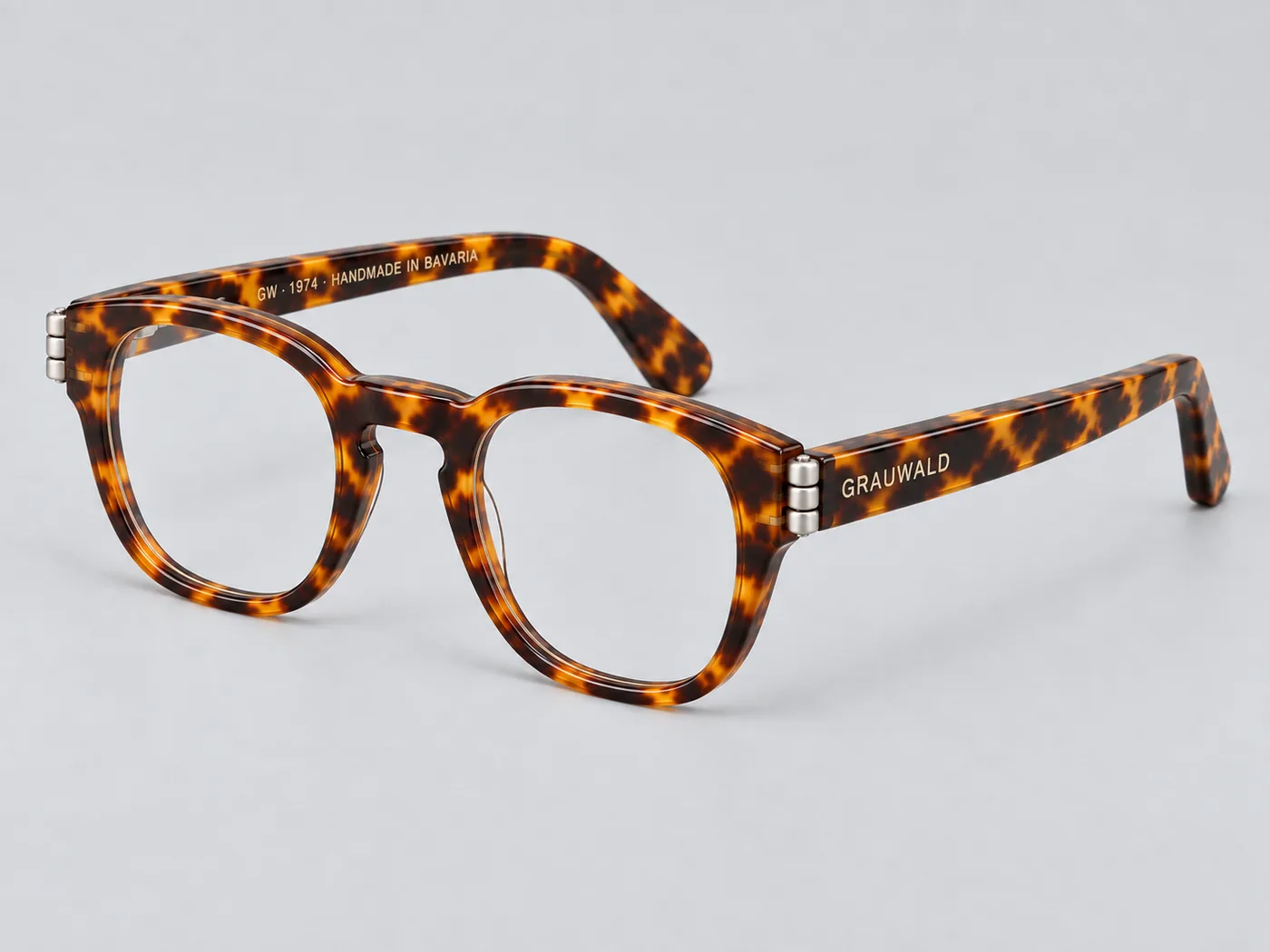 CN-05 Optical in Schildpatt Amber, clear lens, three-quarter view
